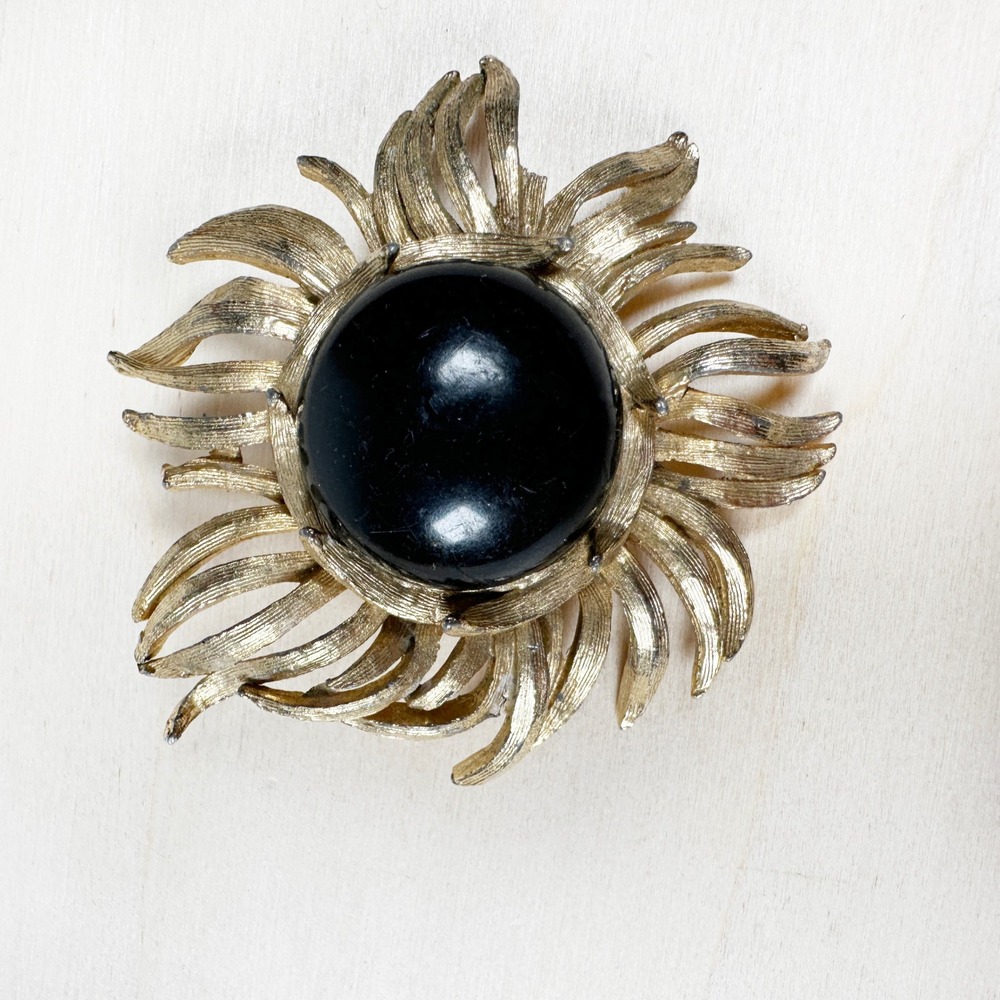Vintage Gold‎ Tone Sunburst Brooch Black Cabochon Center 2.5" Statement
